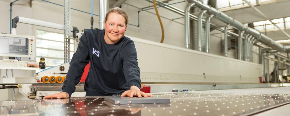 Maschinenbediener Kantenbearbeitungsmaschine (m/w/d), 1. Bild